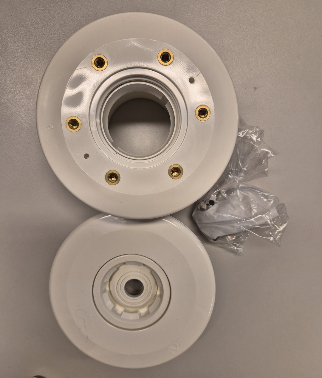 Astral innløpsdyse i ABS plast. Fåes i 4 farger