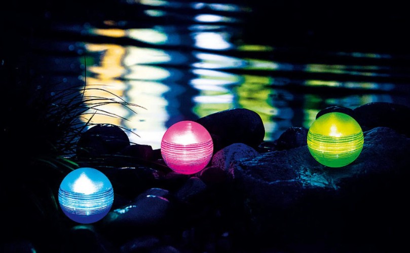 Flytende solcelledrevet LED bassenglys. Mulitfarger. Sett a 3 stk
