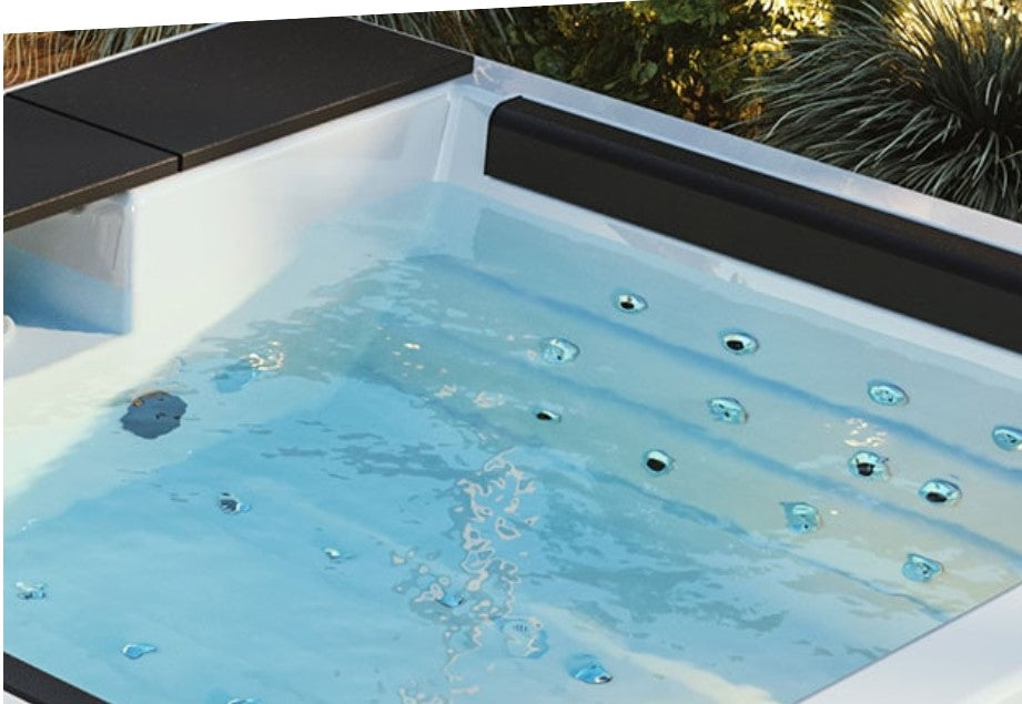 Aquavia Spa "Quantum" med 4 sitteplasser