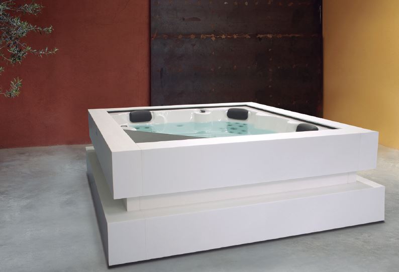 Aquavia Spa "Cube ergo" med 5 sitteplasser (2 liggende)