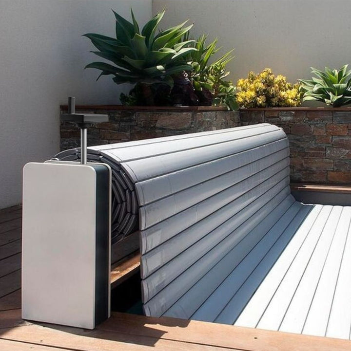 Lamelltrekk, manuelt med avtagbar sveiv og stativ. Standardstørrelser og spesialtilpasning