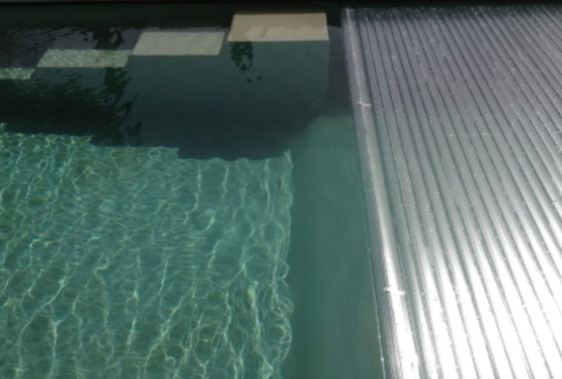 Komplett automatisk lamelltrekk 11500x3960. Passer til basseng på 10*4 meter. Transparante slats